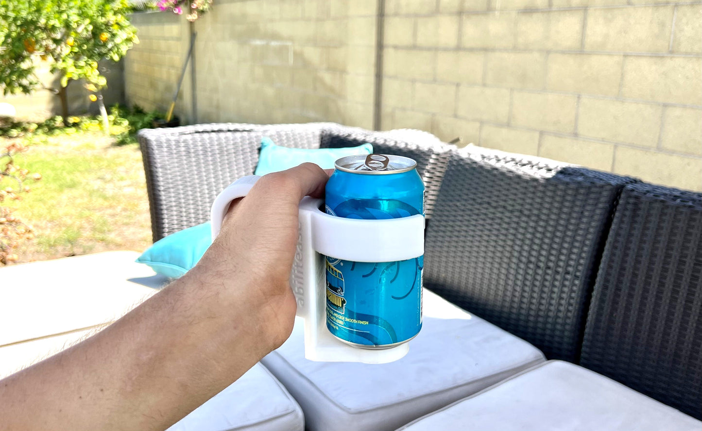 Adaptive Drink Holder (Cans and Bottles)